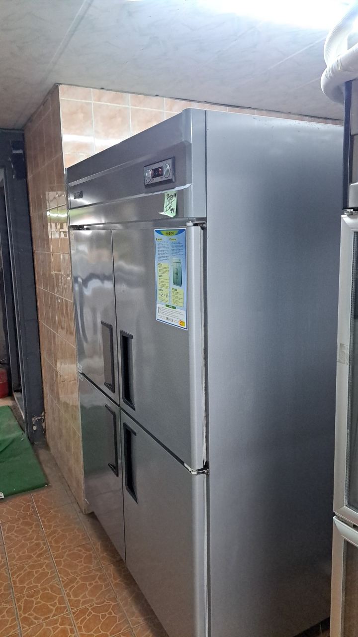 우성 45박스 업소용 4도어 직냉식 냉장냉동고 1,120L (냉동 2칸 / 냉장 2칸, CWS-1242RF)